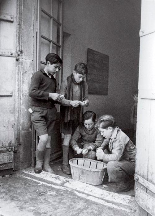 Peeling potatoes (Чистка картофеля), 1937