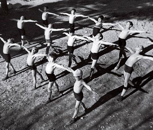 Stretching (Растяжка), 1937