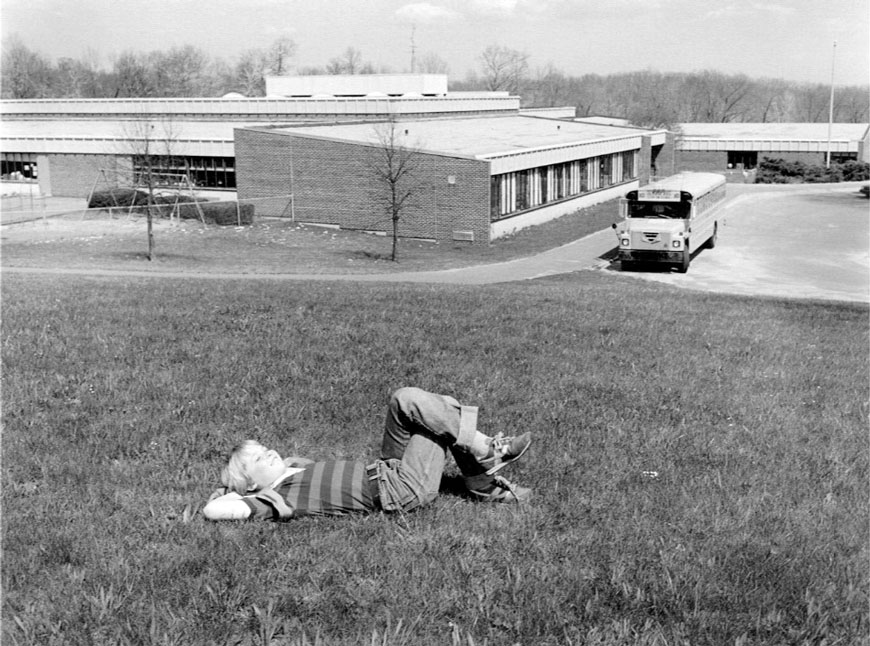 Boy With School Bus (Мальчик и школьный автобус), 1986