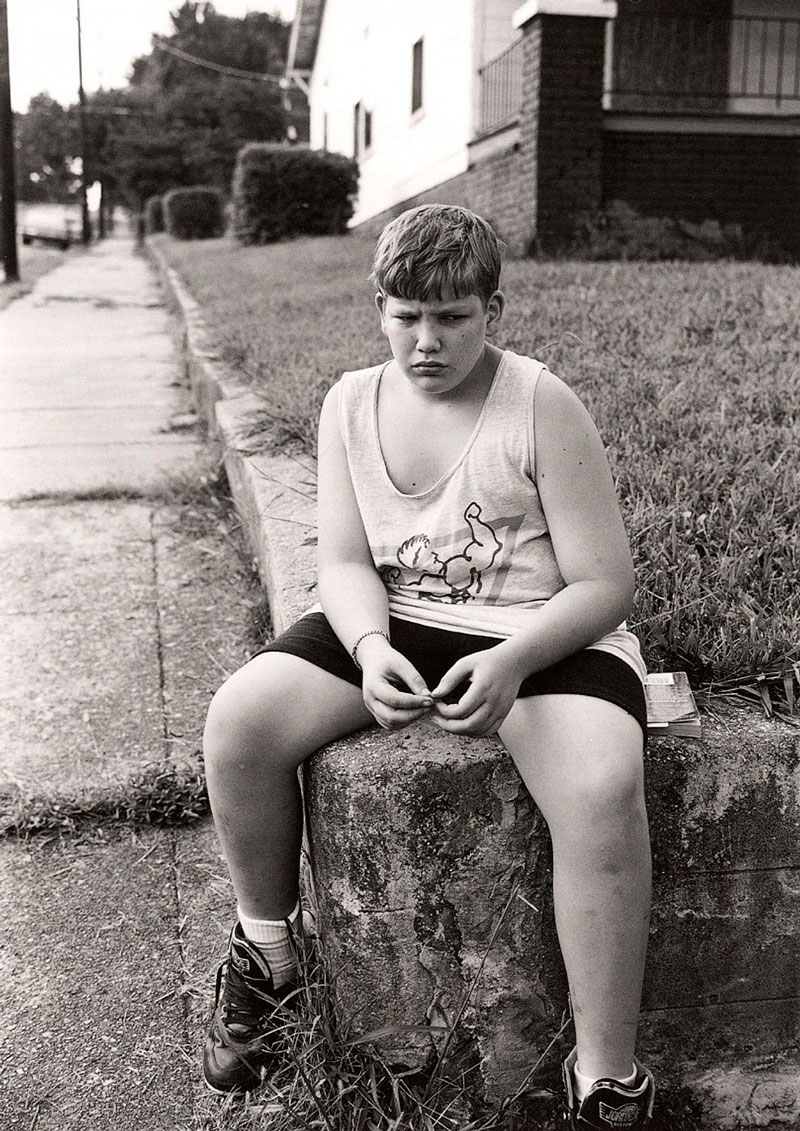 Boy on corner (Мальчик на углу)