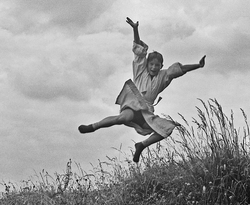 В полёте (In flight), 1985