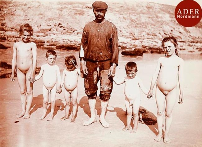 Pêcheurs de Whitby et ses enfants (Рыбак из Уитби и его дети), 1890s