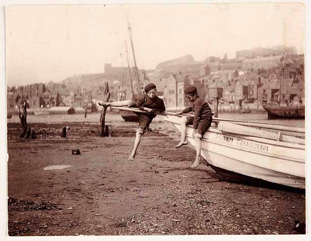 Two boys on the prow of a boat (Два мальчик на носу лодки), c.1905