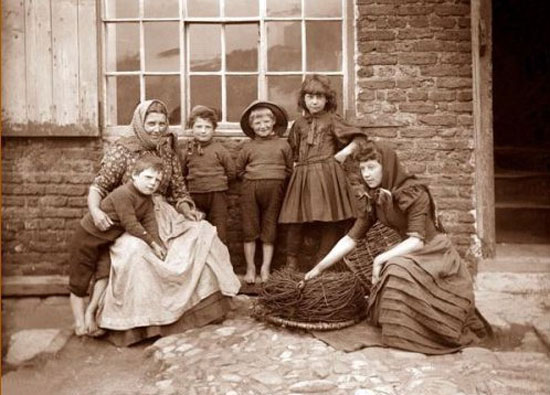 [Whitby Fisherwomen / Рыбачки из Уитби]