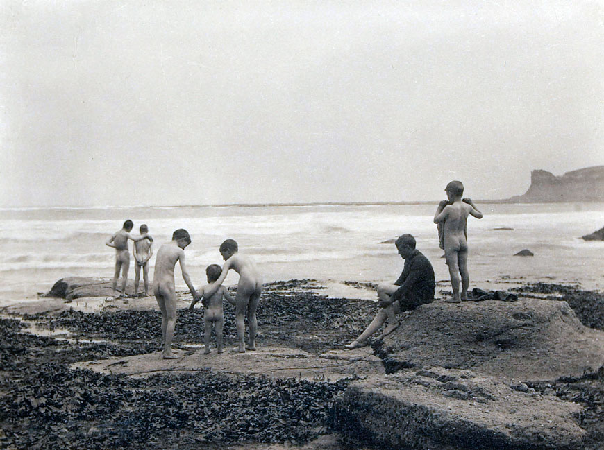 His First Bath (Его первое купание), 1880-1889