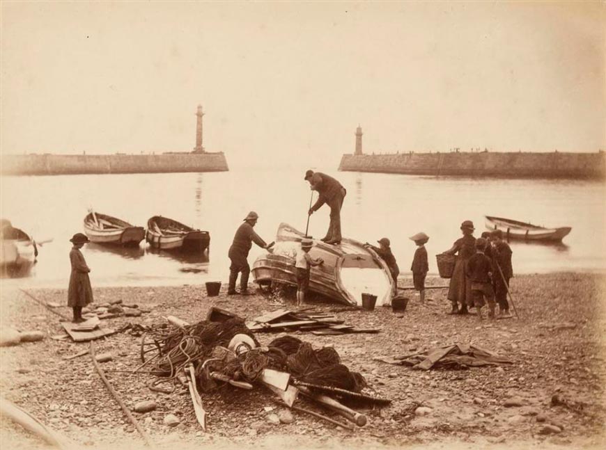 [Clearing the Boat / Очистка лодки], 1882