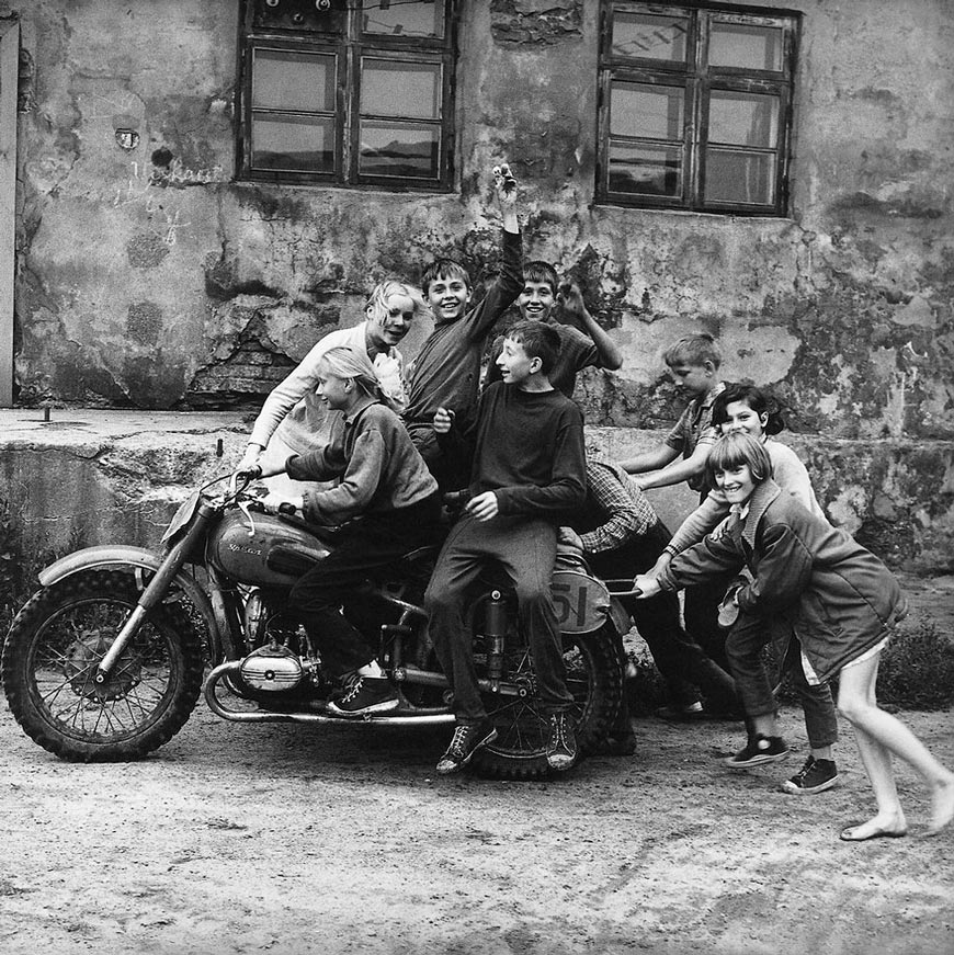 Пepвыe бaйкepы (The first bikers), 1974 