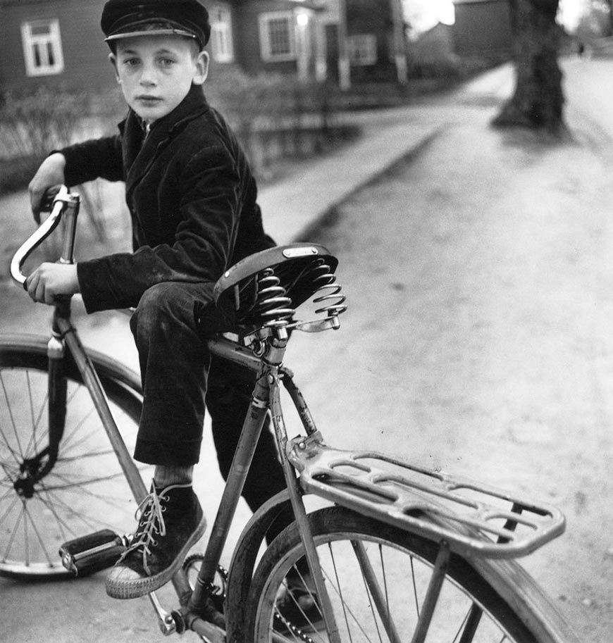 На отцовском велосипеде (With the Fasher,s Bicycle), 1969