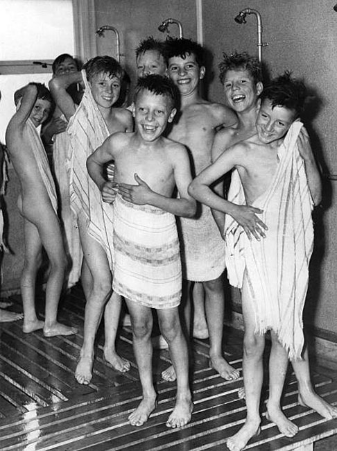 School Showers (Школьный душ), 18th September 1940