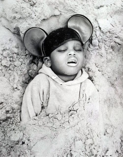 Boy in Mickey Mouse Hat (Мальчик в костюме Микки Мауса), 1968