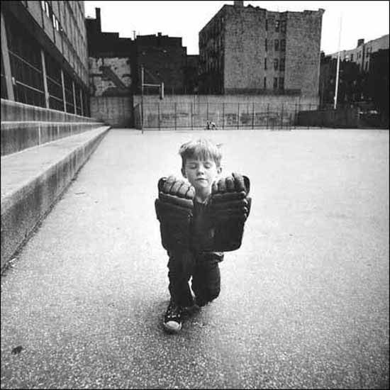 Child with Hockey Gloves (Ребёнок с хоккейными перчатками), 1968