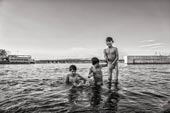 from series «Suriyeli Çocuklar / Syrian Childs playing at the Goldenhorn» * из серии «Сирийские дети, играющие в Золотом Роге» (2015)