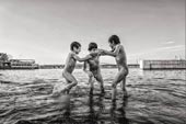 from series «Suriyeli Çocuklar / Syrian Childs playing at the Goldenhorn» * из серии «Сирийские дети, играющие в Золотом Роге» (2015)
