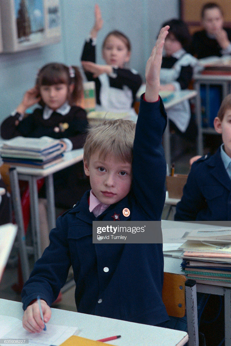 Schoolboy Raising His Hand (Школьник, поднимающий руку), 1980s