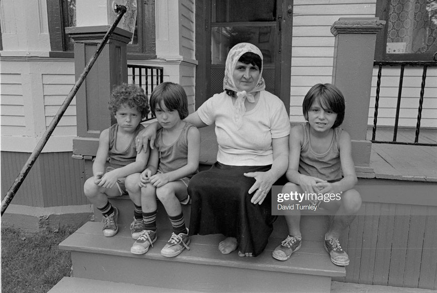 Woman Sitting with Three Children (Женщина с тремя детьми), 1982