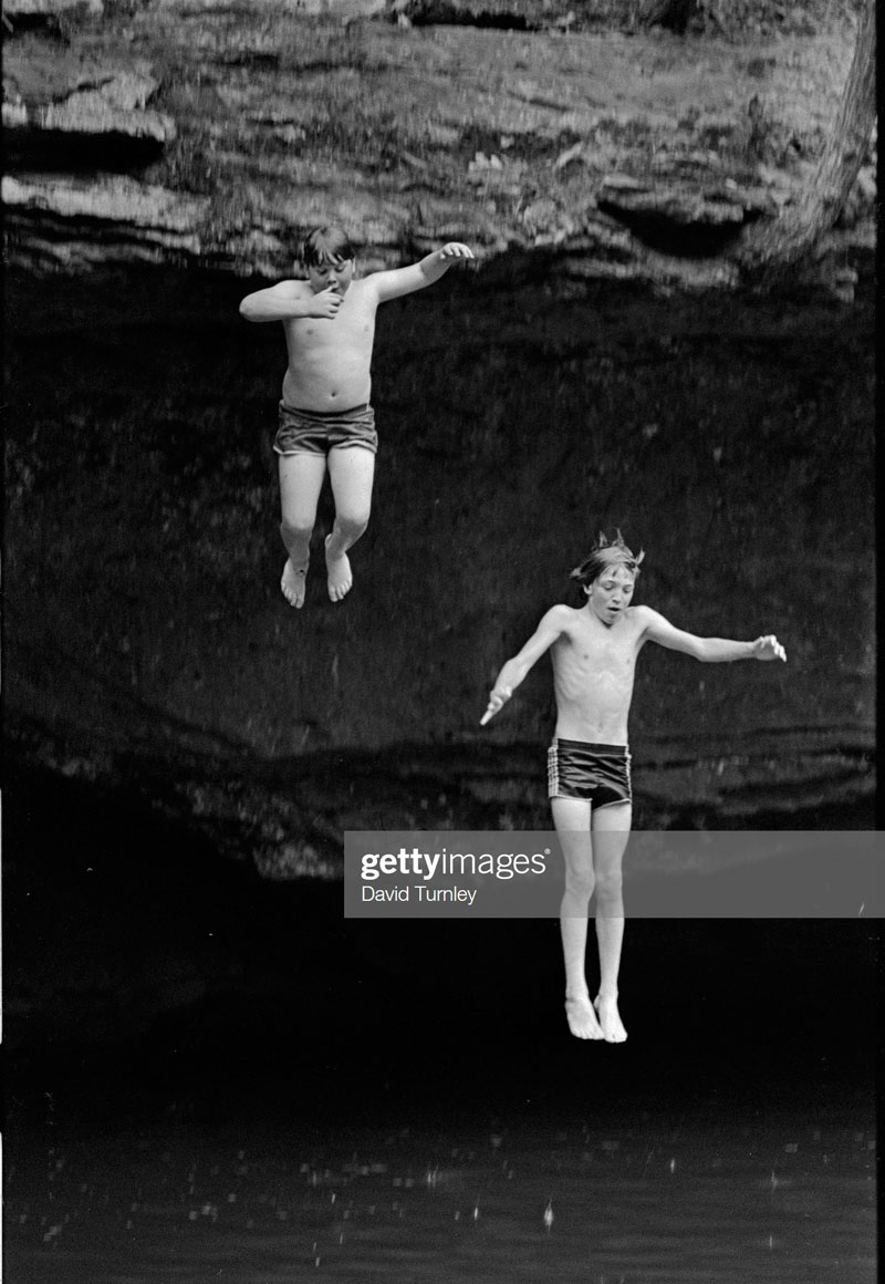 Young Swimmers Jumping Off Rocks (Юные пловцы, прыгающие со скалы), 1984 