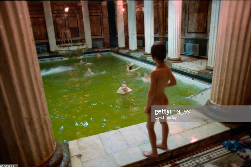 Naked Boy Standing Above a Pool (Голый мальчик, стоящий над бассейном), 1986