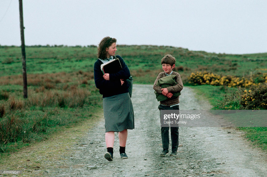 Boy and Girl Going to School (Мальчик и девочка, идущие в школу), 1991