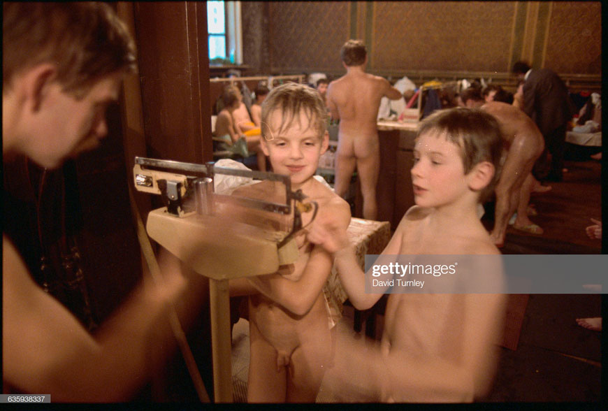 Children on a Weight Scale (Дети на весах), 1989