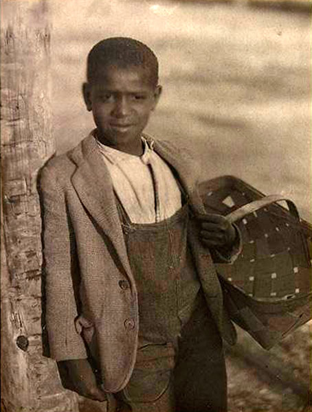 [Boy with basket (Мальчик с корзиной)], c.1928-1930