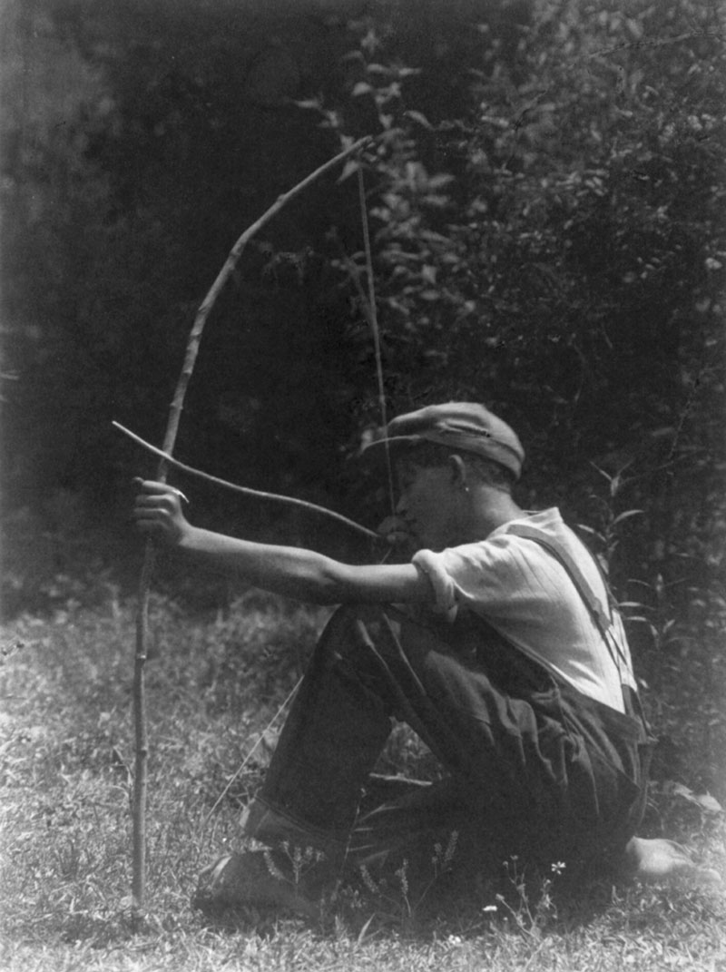 [Boy with bow and arrow (Мальчик с луком и стрелой)], 1920-1930