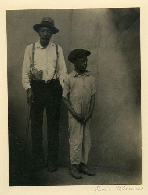 Black man and boy with hats (Черный мужчина и мальчик в шляпах)