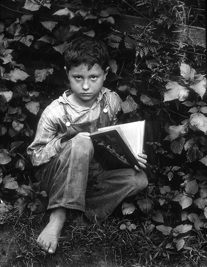 [Boy seated with Book (Мальчик, сидящий с книгой)]