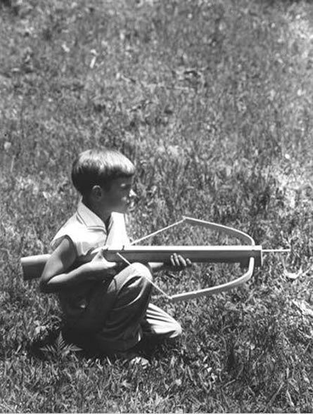 Donald Luther Flynn; boy with crossbow (Дональд Лютер Флинн; мальчик с арбалетом)