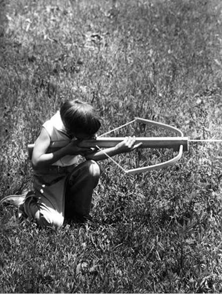 Donald Luther Flynn; boy with crossbow (Дональд Лютер Флинн; мальчик с арбалетом)