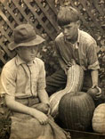 [Two boys with squashes (Два мальчика с кабачками)], 1920-1930