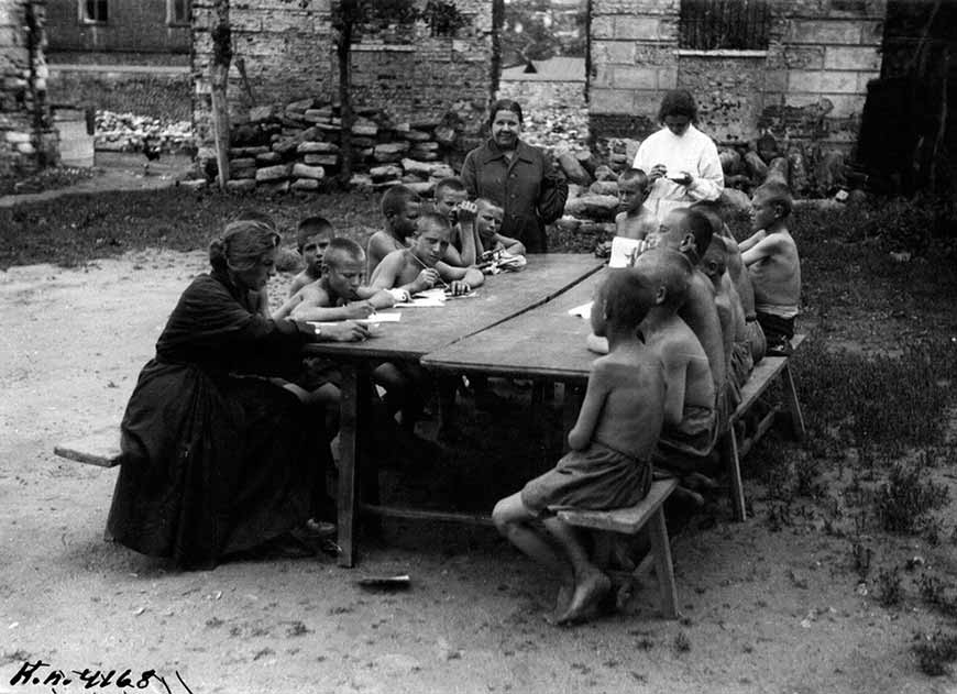 Занятия с бывшими беспризорниками (Lessons with former homeless children), 1925