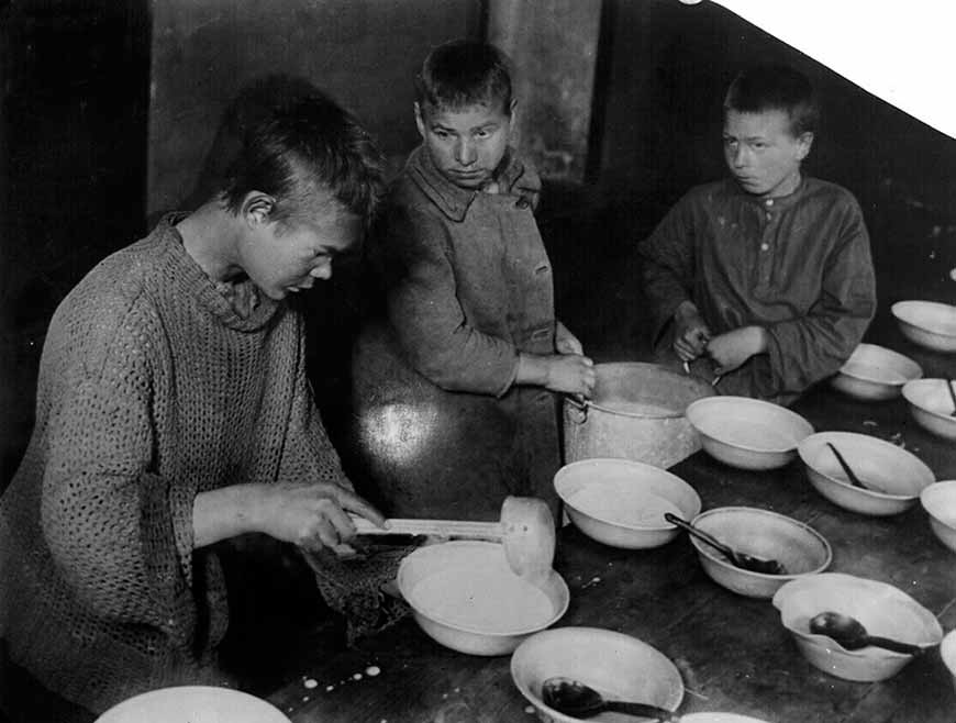 Ночлежка беспризорных на Смоленском бульваре (Flophouse of a homeless children at the Smolensk Boulevard), 1926