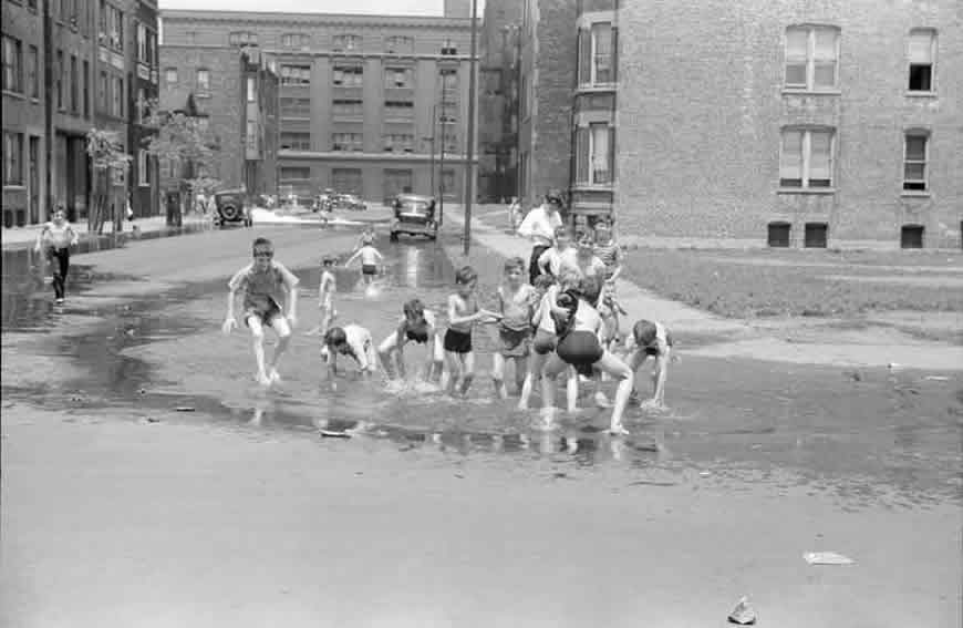 Cooling off in water from hydrant (Освежаясь водой из гидранта), July 1940