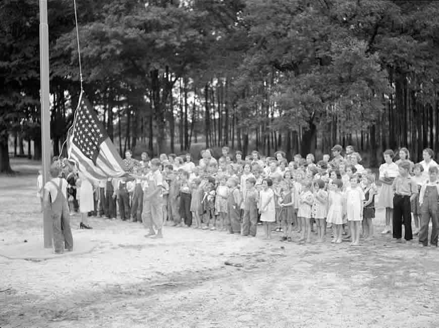 Raising the flag at the Irwinville School (Подъём флага в Айрвинвилльской школе), May 1938