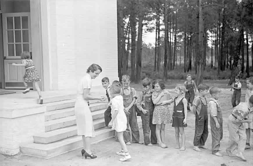 Schoolteacher and children (Учительница и школьники), May 1938