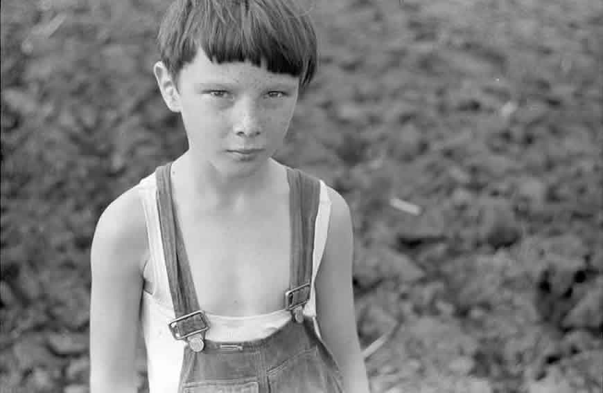 Coal miner's son at Granger Homesteads (Сын шахтёра из усадьбы Гранджер), May 1940