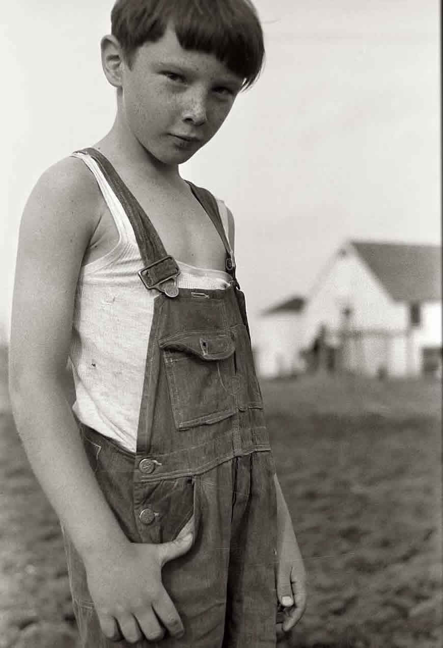 Coal miner's son at Granger Homesteads (Сын шахтёра из усадьбы Гранджер), May 1940