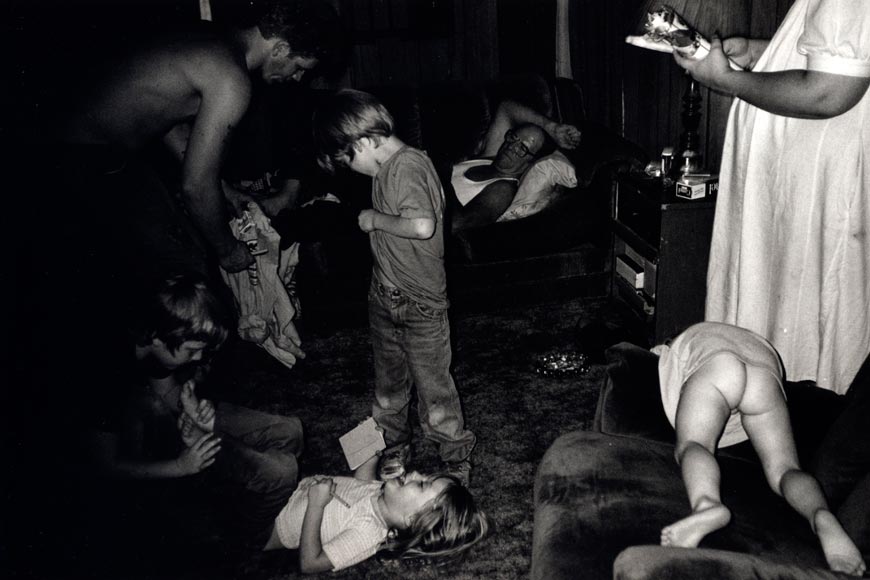 Junior and his grand children (Джуниор и его внуки), 1987