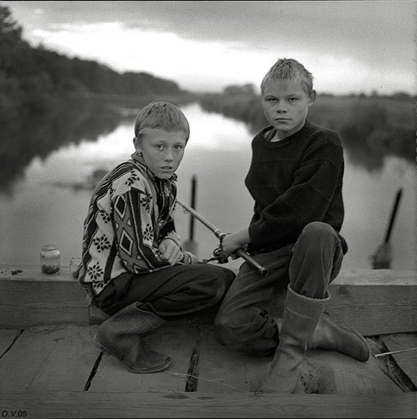 Саша и Лёша на Хотылевском мосту (Sasha and Lyosha on the Khotylevsky bridge), 2005