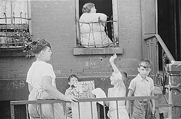 Children playing in the street ( Дети играющие на улице), 1930x