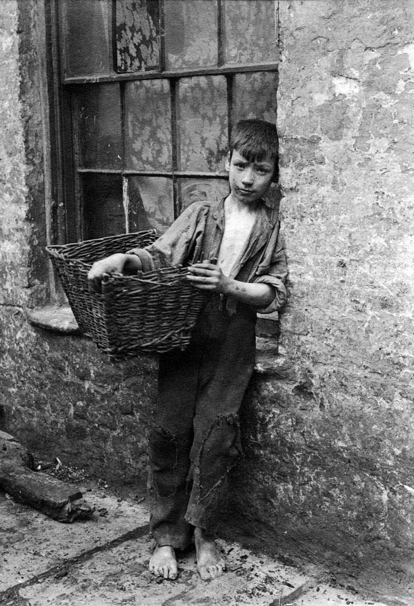 Boy with basket (Мальчик с корзиной)