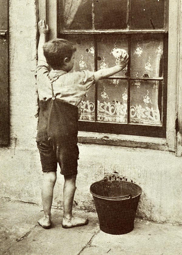 Isaac Levy cleaning windows (Исаак Леви чистит окно)