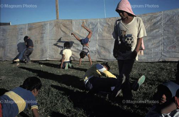 Indian children playing (Играющие индийские дети)