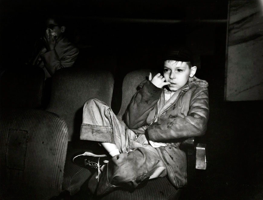 Boy with finger in his mouth in a movie theater (Мальчик с пальцем во рту в кинотеатре), 1943