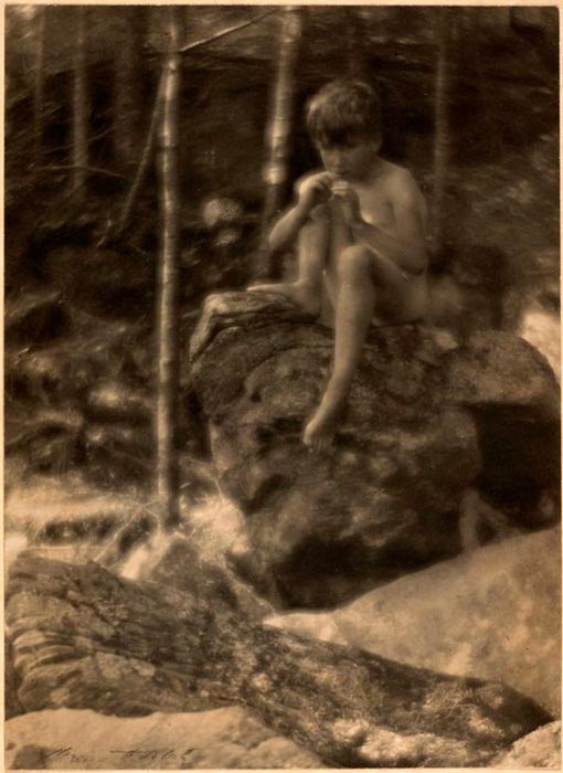 Untitled / Nude boy sitting on rocks playing pipe (Без названия / Нагой мальчик, сидящий на скалах и играющий на дудочке), 1905-1908