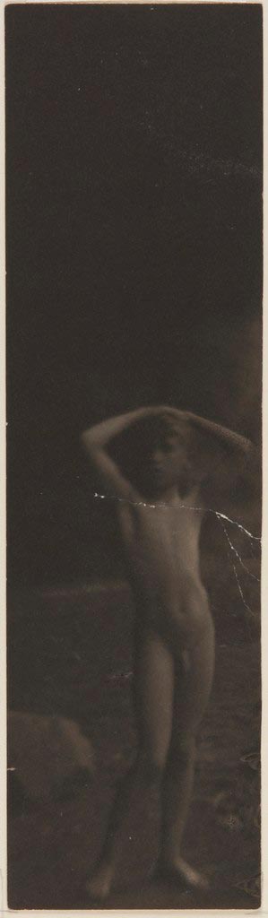 Untitled / Nude boy posing with hands on head (Без названия / Голый мальчик позирует с руками на голове), 1905–1908