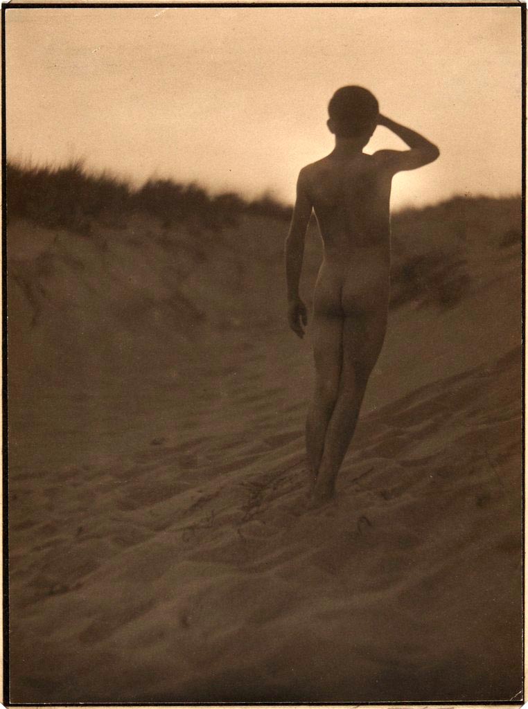 Unititled / Nude boy in sand (Без названия / Нагой мальчик на песке), 1905–1908