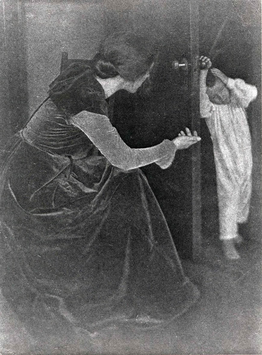 Bashful Child (Застенчивый ребёнок), 1899 (b/w photo)