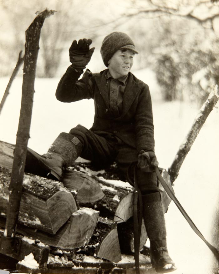 Boy on woodpile / from  Holden ? (Мальчик на поленнице / из Эбена Холдена ?), c.1901