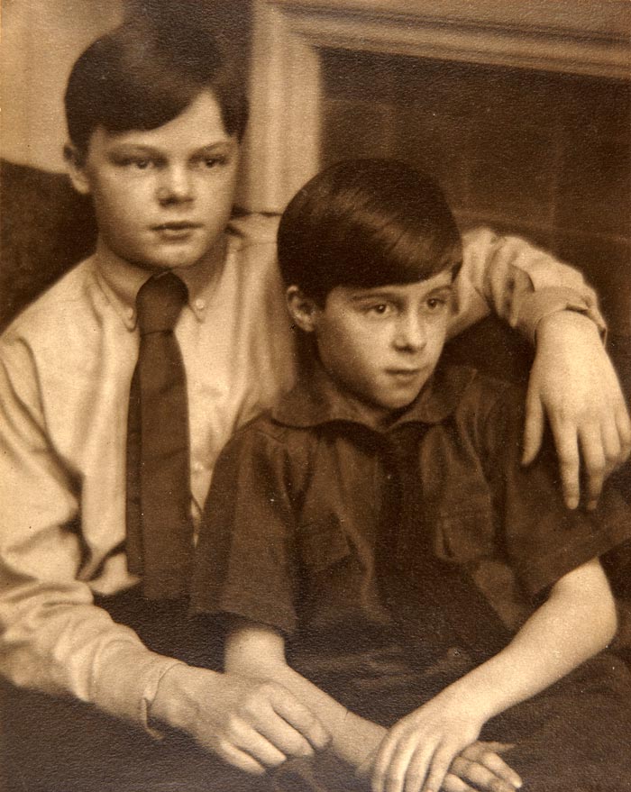 Seated portrait of two boys (Портрет двух сидящих мальчиков), 1915-1920